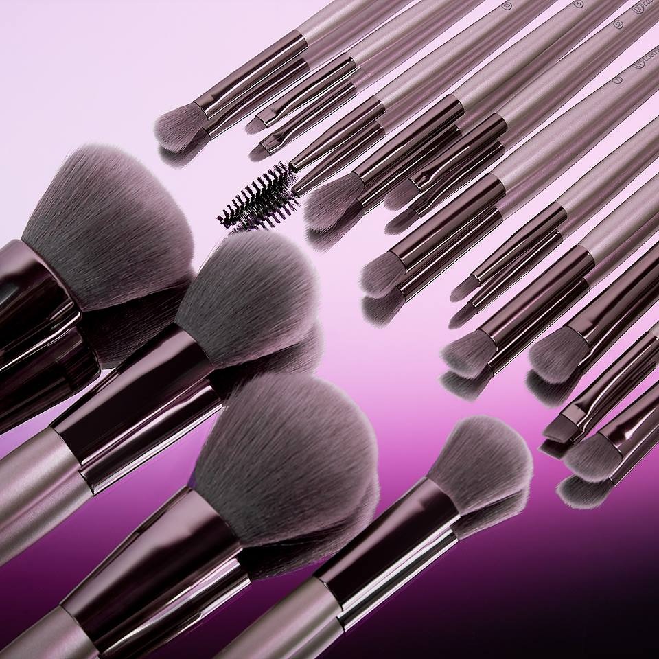 Những Sai Lầm Thường Gặp Khi Dùng Cọ Trang Điểm Khiến Lớp Makeup Kém Xinh