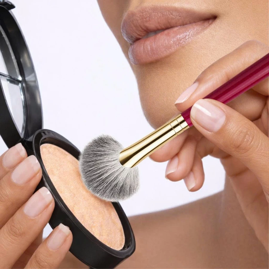 Cọ Quạt Nhỏ Tạo Sáng Gò Má/Sống Mũi/Xương Chân Mày CHICHODO Small Fan Brush C126