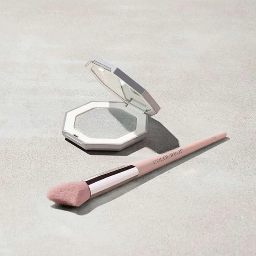 Cọ Tạo Khối Mũi Và Highlight COLOURPOP Nose Contour Brush C120