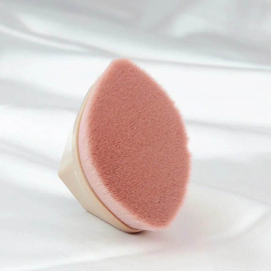 Cọ Tán Kem Nền Và Che Khuyết Điểm COLOURPOP Foundation Brush C209